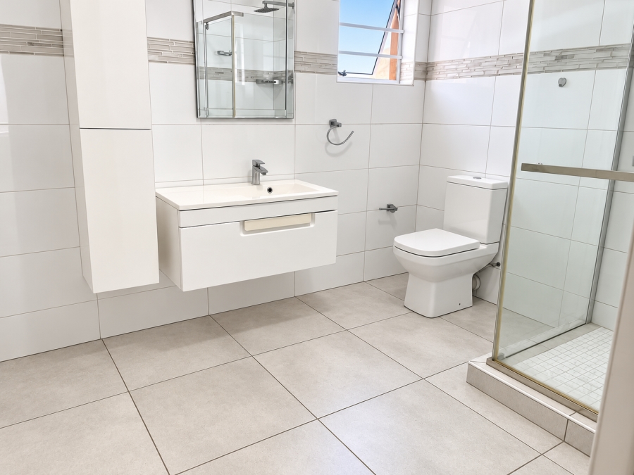 To Let 4 Bedroom Property for Rent in Beacon Bay Eastern Cape